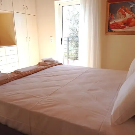 Aliona Villa *