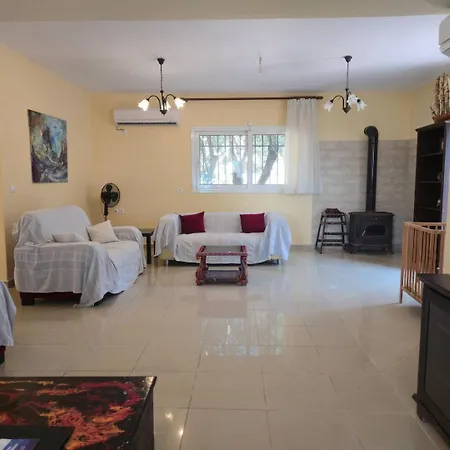 Aliona Villa